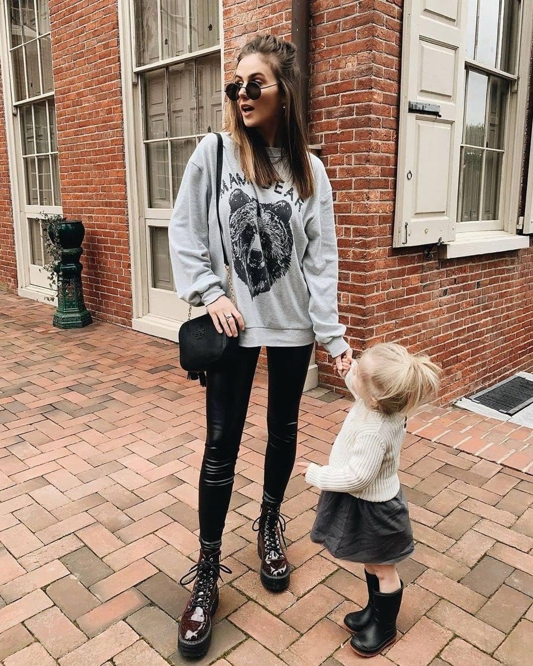 Womens Mama Sweatshirt Crewneck Loose Fit Soft Cute Long Sleeve Tops Ladies Graphic Casual Fall Mom Shirts